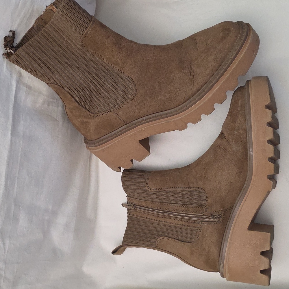 Country Style Vegan Faux Leather Boots / Size 9.5